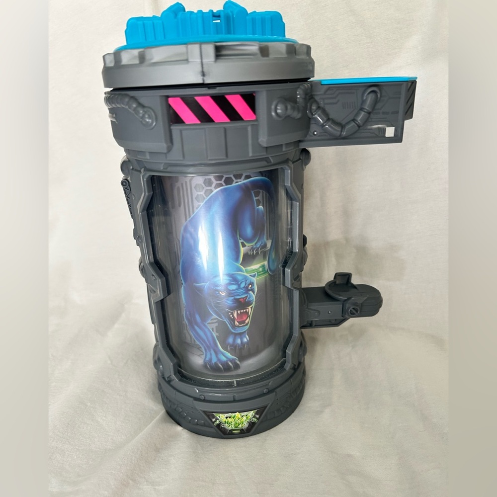 MrBeast Lab Mutators Toy Set - Picture 3 of 5